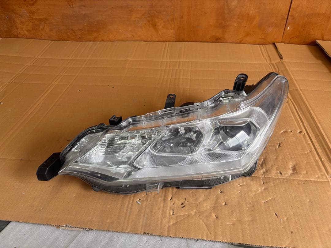 トヨタ　カローラフィールダー KOITO 12-595 左　ヘッドライト