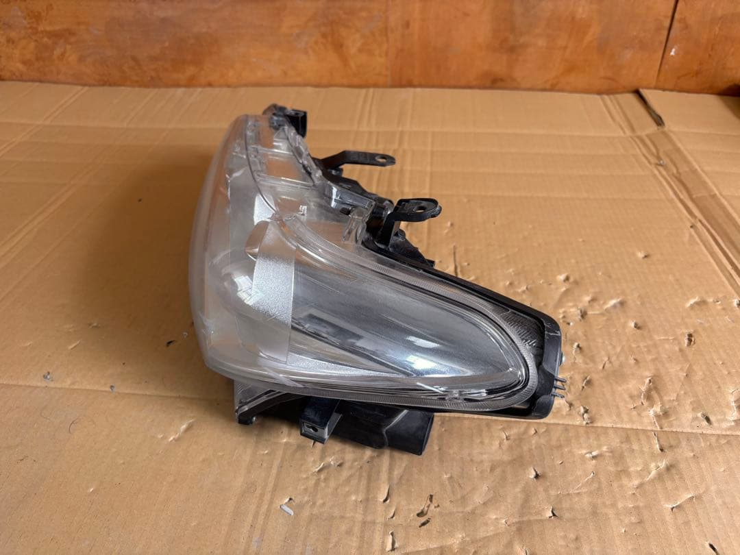 トヨタ　カローラフィールダー KOITO 12-595 左　ヘッドライト