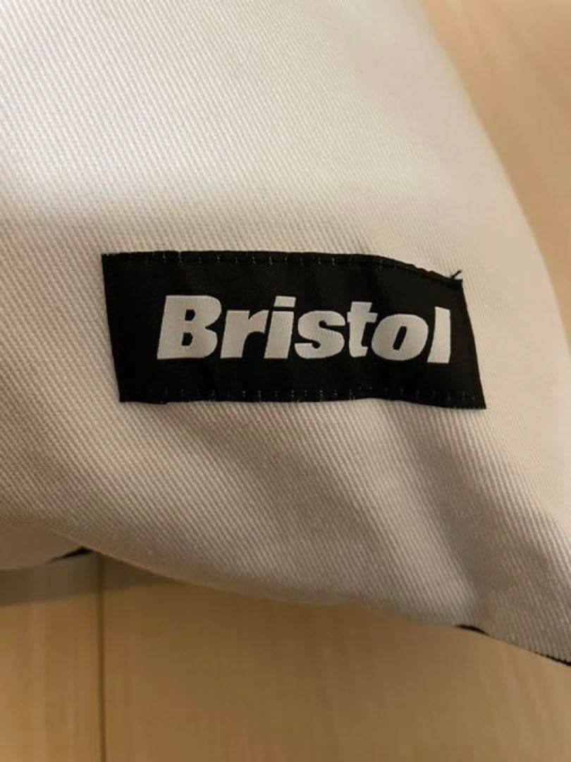 ブリストル　クッション　大きい　ビック　ピンク　ロゴ　Bristol FCRB