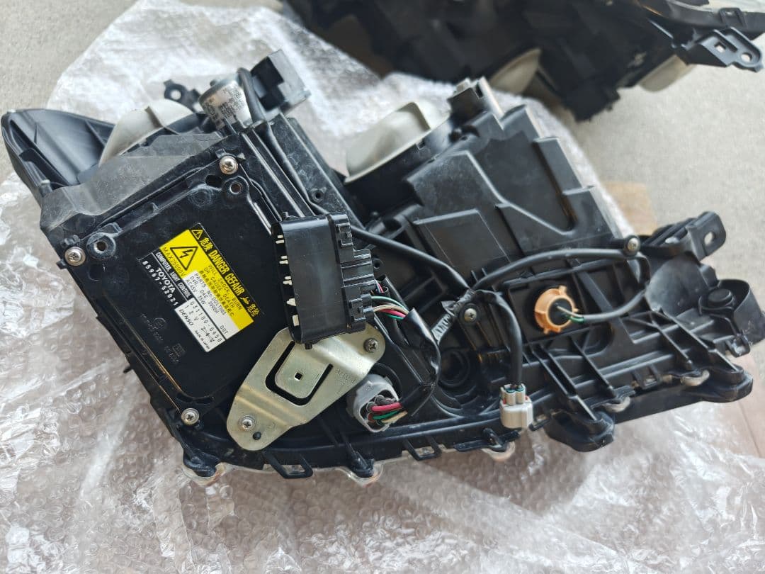 200系クラウン後期ヘッドライト　左右