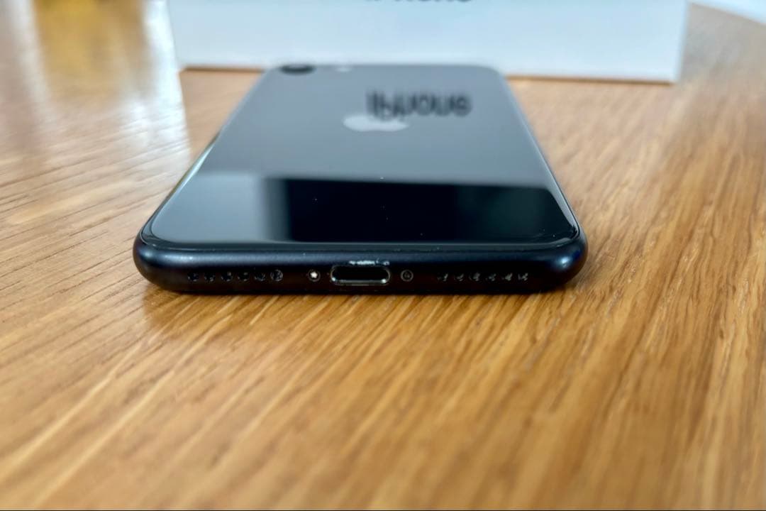 【美品】iPhoneSE 第2世代 128GB SIMフリー 箱イヤホン等備品付