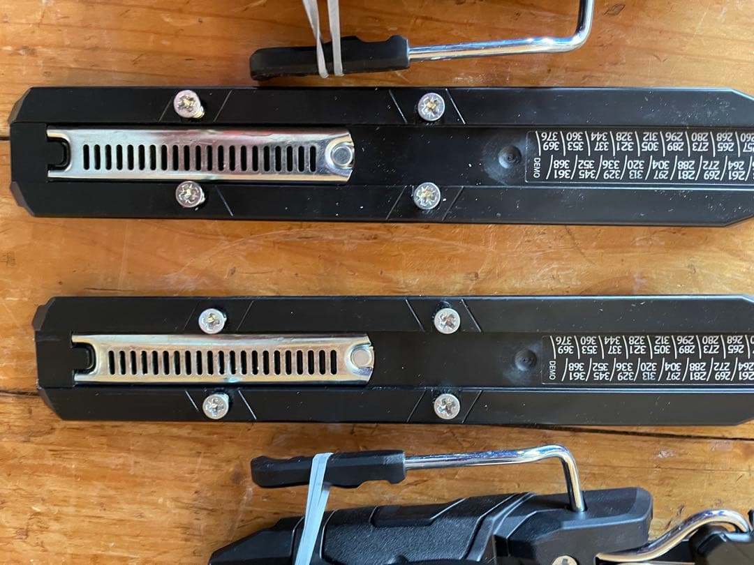 スキー SALOMON BINDINGS Strive 11 GW DEMO