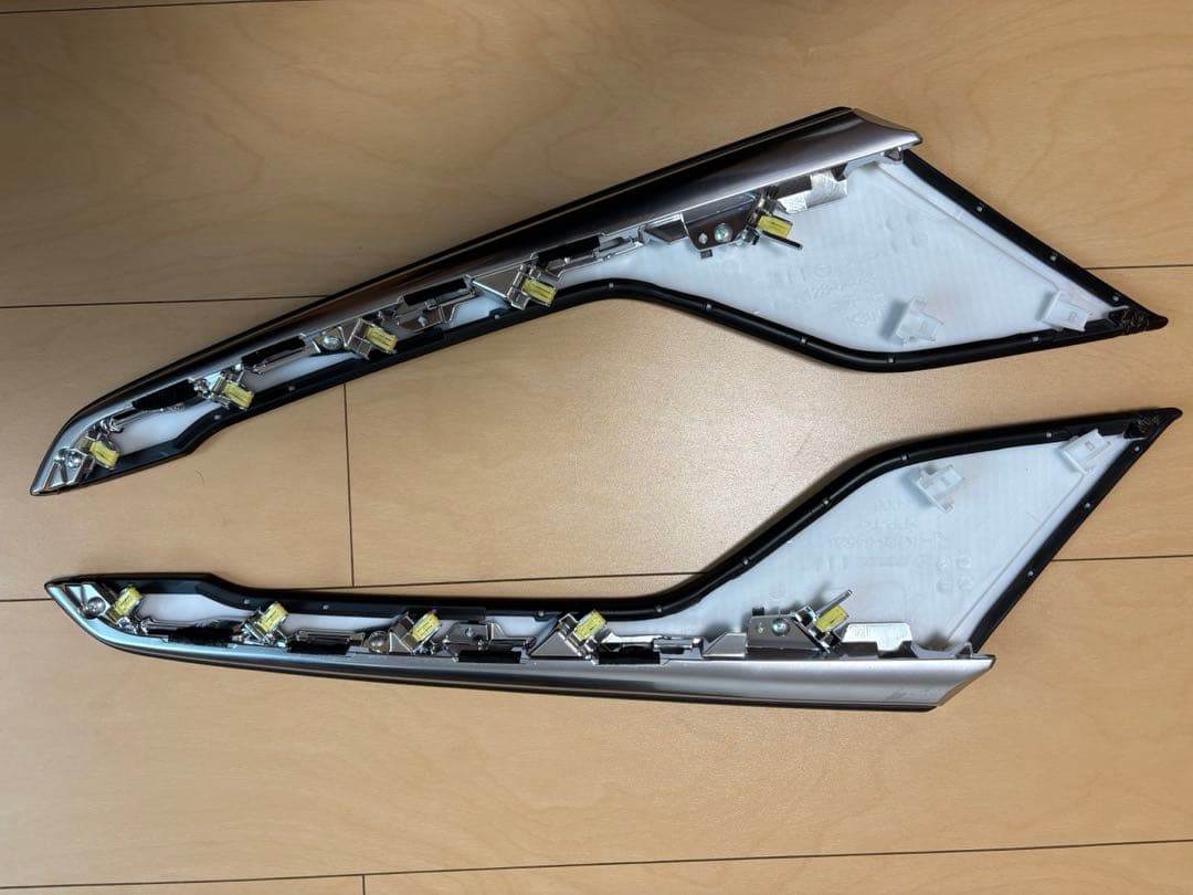 マツダ　コンソールガーニッシュ　内装パーツ 合皮