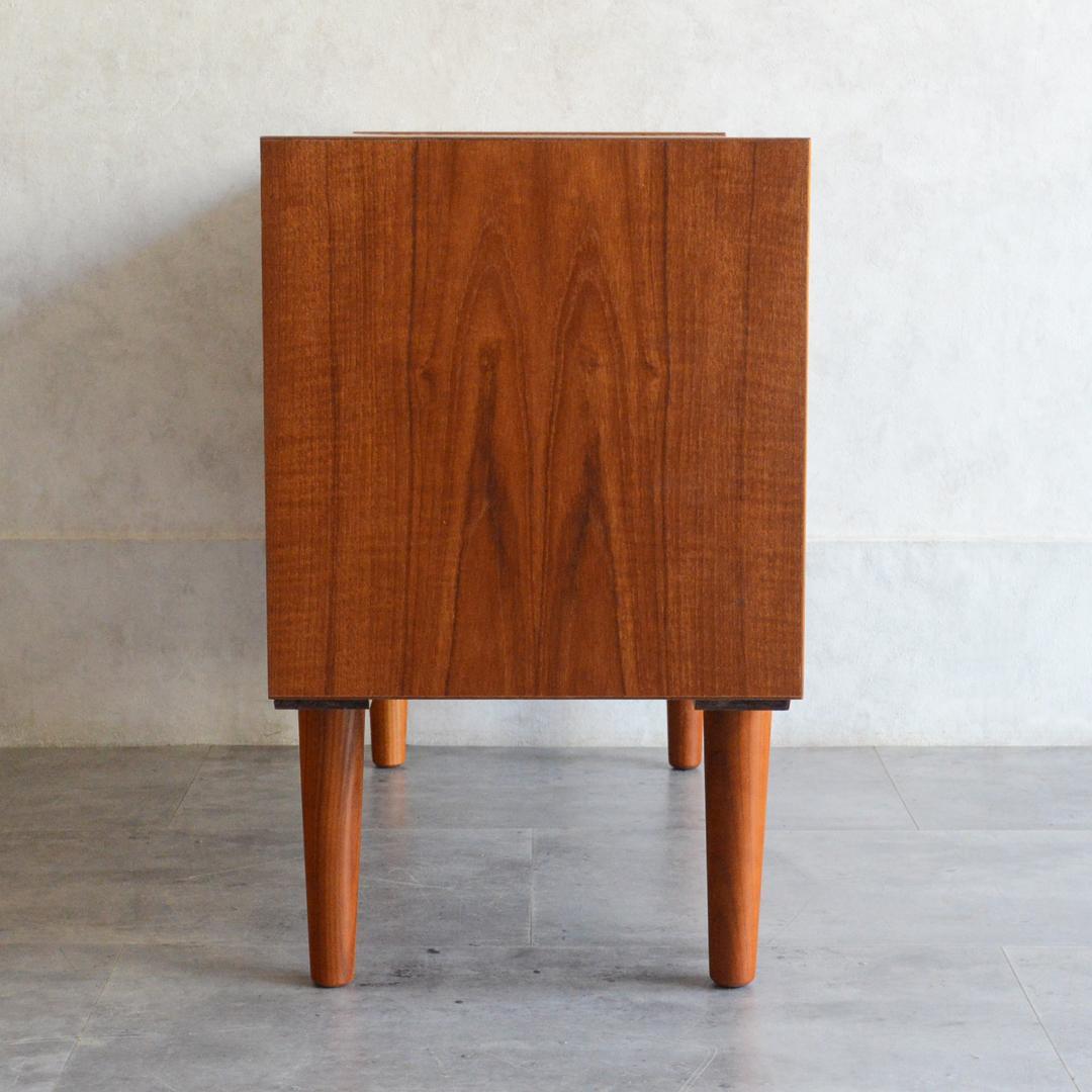 デンマーク 北欧ヴィンテージ チーク ガラスキャビネット 北欧家具 ショーケース