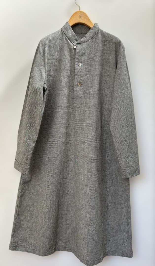 パラスパレス　コットンリネン　スタンド襟ワンピース