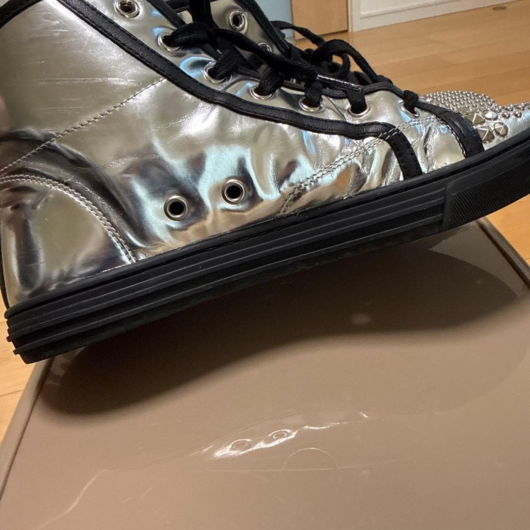 GUCCI（グッチ）シルバーレザーのスタッズ付きハイカットスニーカー23.5cm