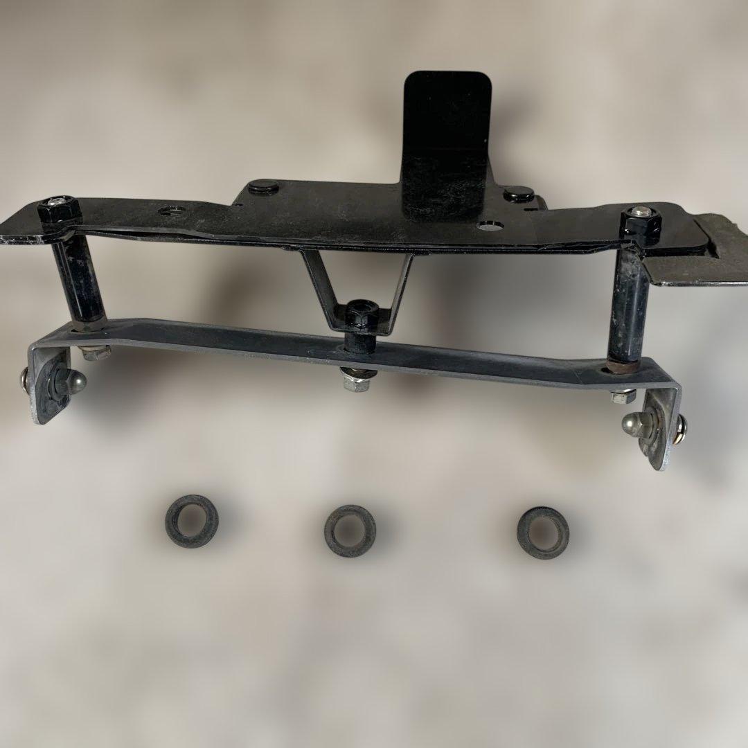 ミツビシ　三菱　デリカD5 リアラダーステー付き　中古品