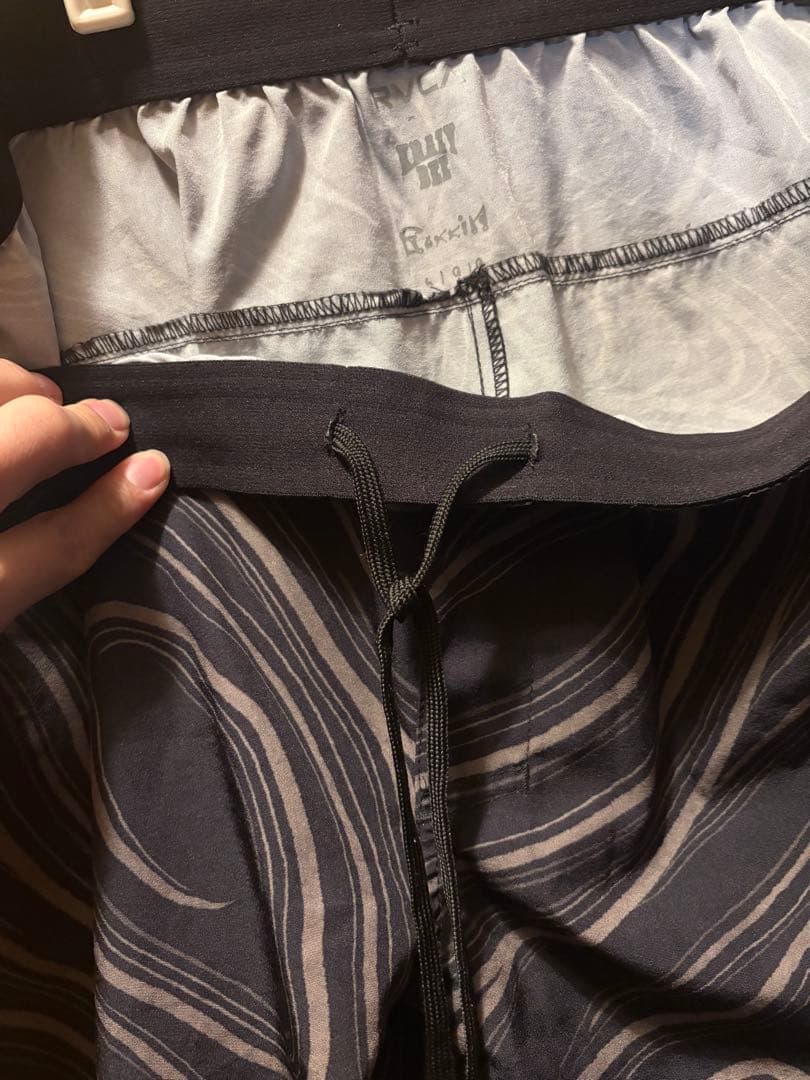 KRAZY BEE RVCA GAKKIN ファイトショーツ