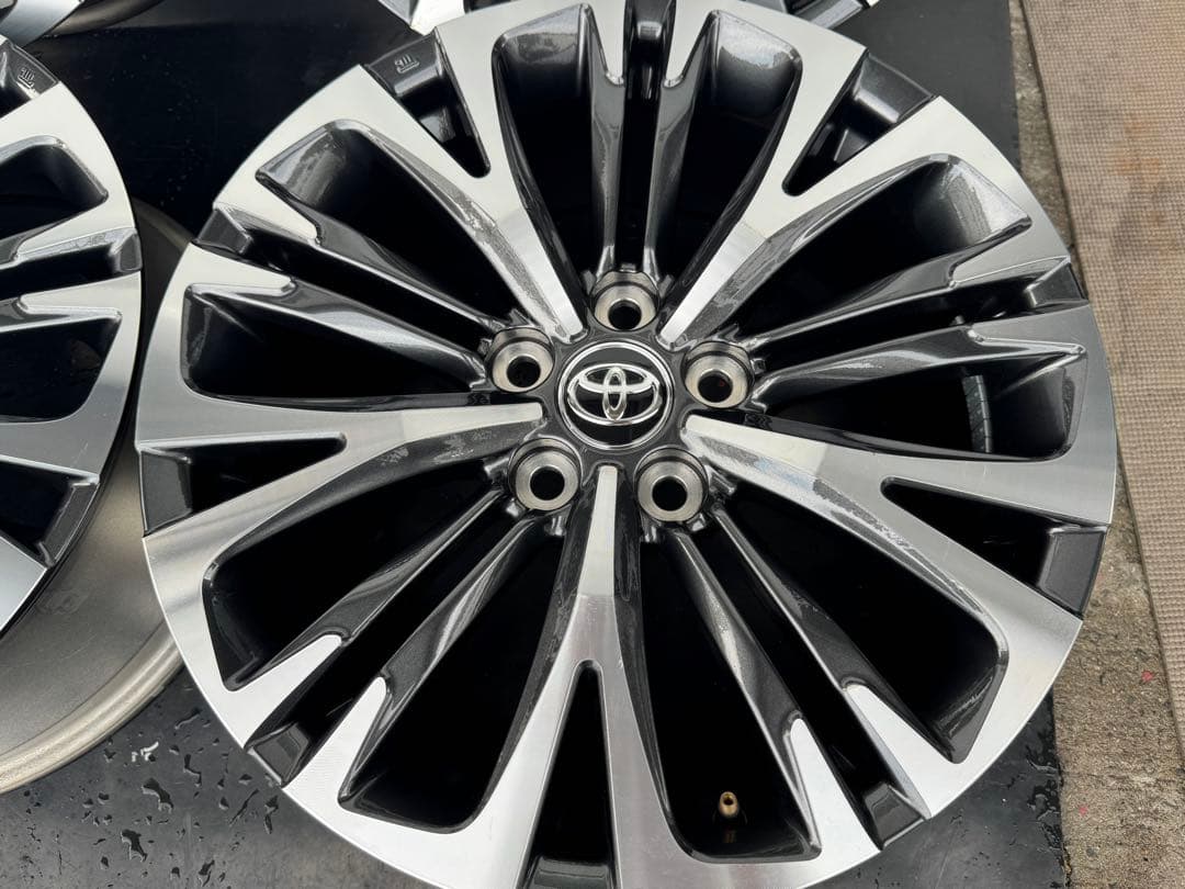 S　新車外し‼︎ ヤリスクロス Z 純正18インチホイール　①