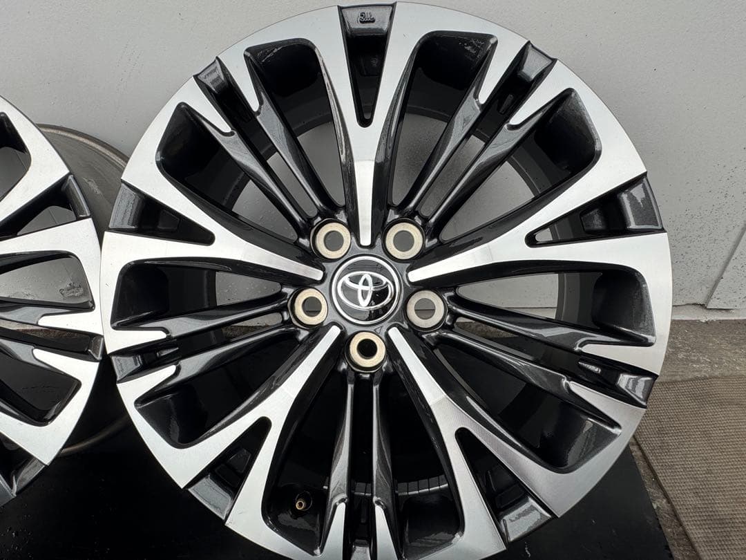 S　新車外し‼︎ ヤリスクロス Z 純正18インチホイール　①