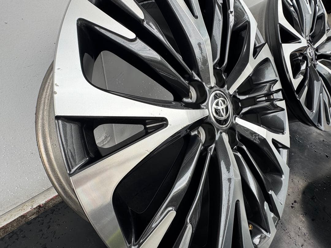 S　新車外し‼︎ ヤリスクロス Z 純正18インチホイール　①