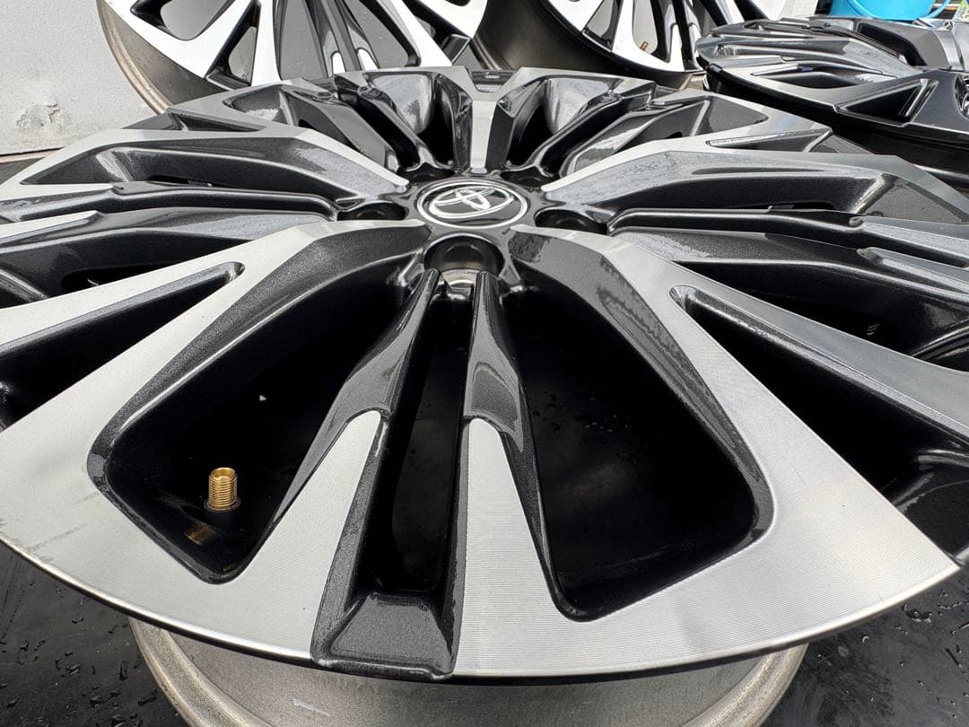 S　新車外し‼︎ ヤリスクロス Z 純正18インチホイール　①