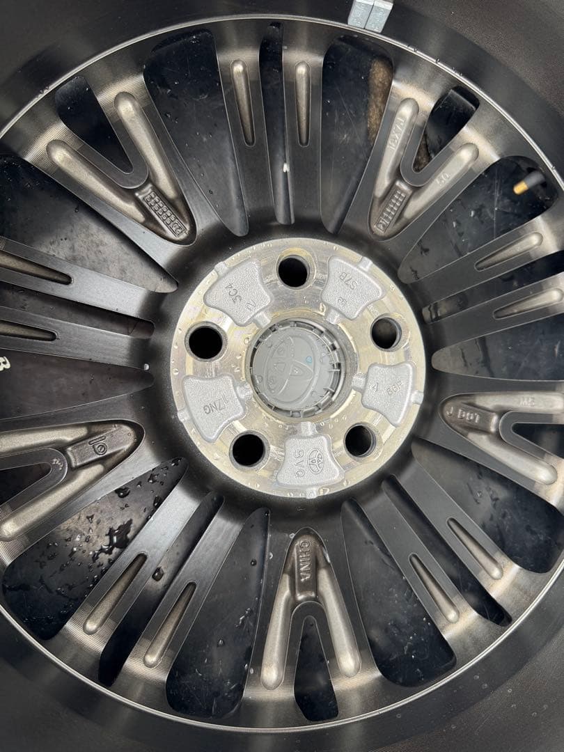 S　新車外し‼︎ ヤリスクロス Z 純正18インチホイール　①