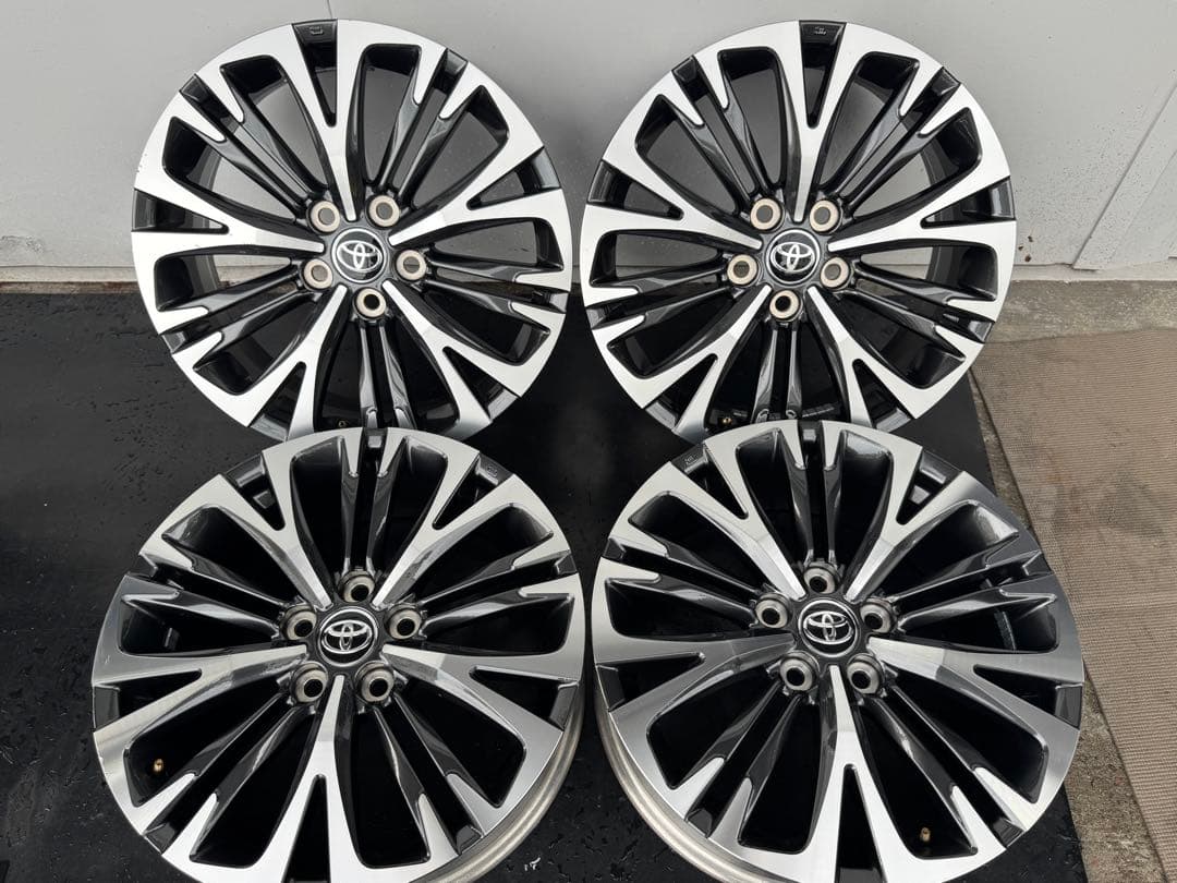 S　新車外し‼︎ ヤリスクロス Z 純正18インチホイール　①