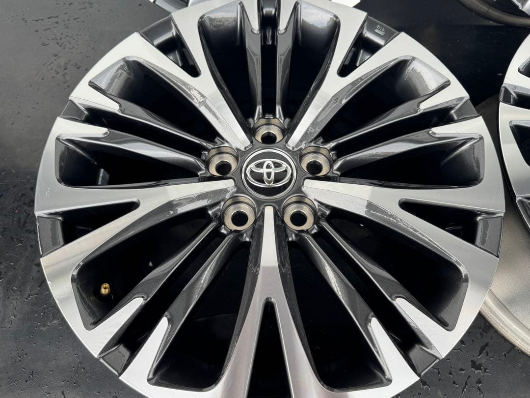 S　新車外し‼︎ ヤリスクロス Z 純正18インチホイール　①