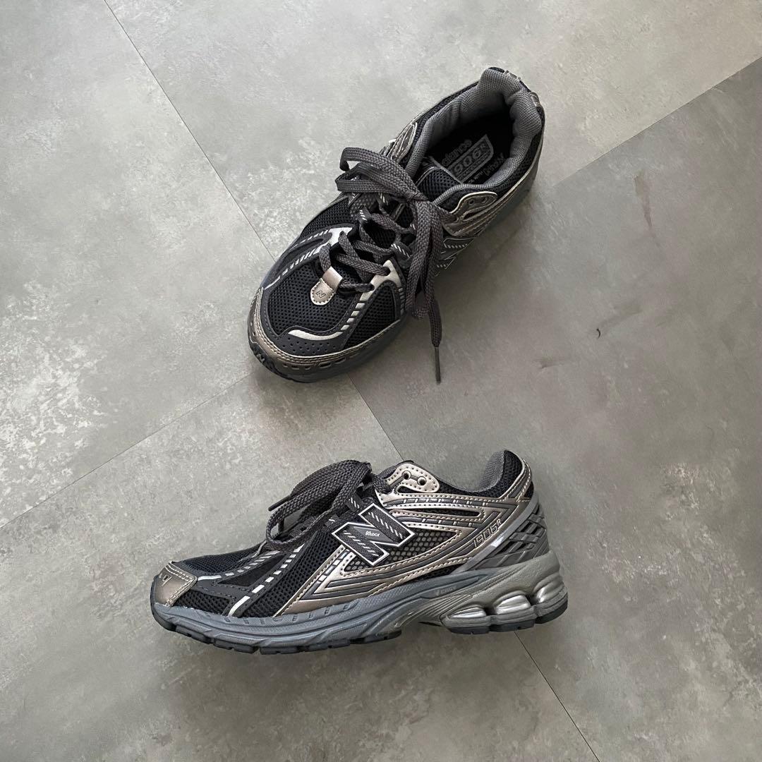 人気　極美品　新品同様　ニューバランス M1906RES 23.5cm