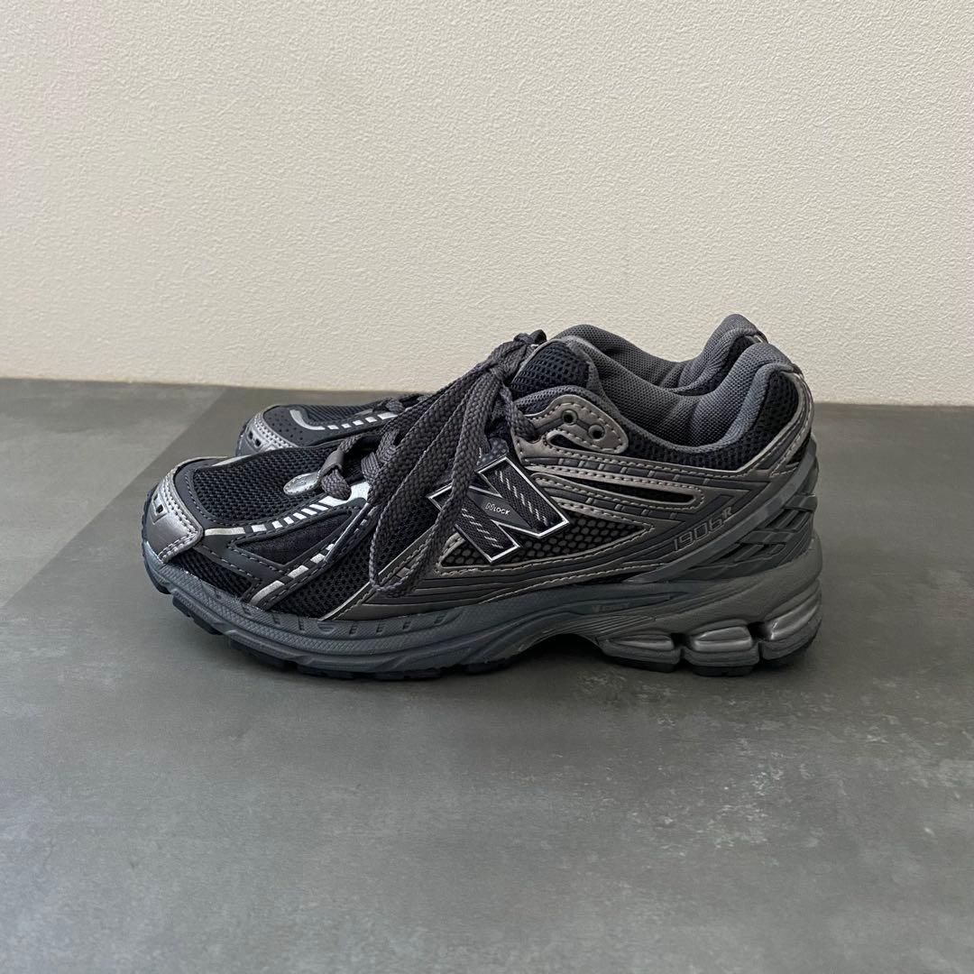 人気　極美品　新品同様　ニューバランス M1906RES 23.5cm