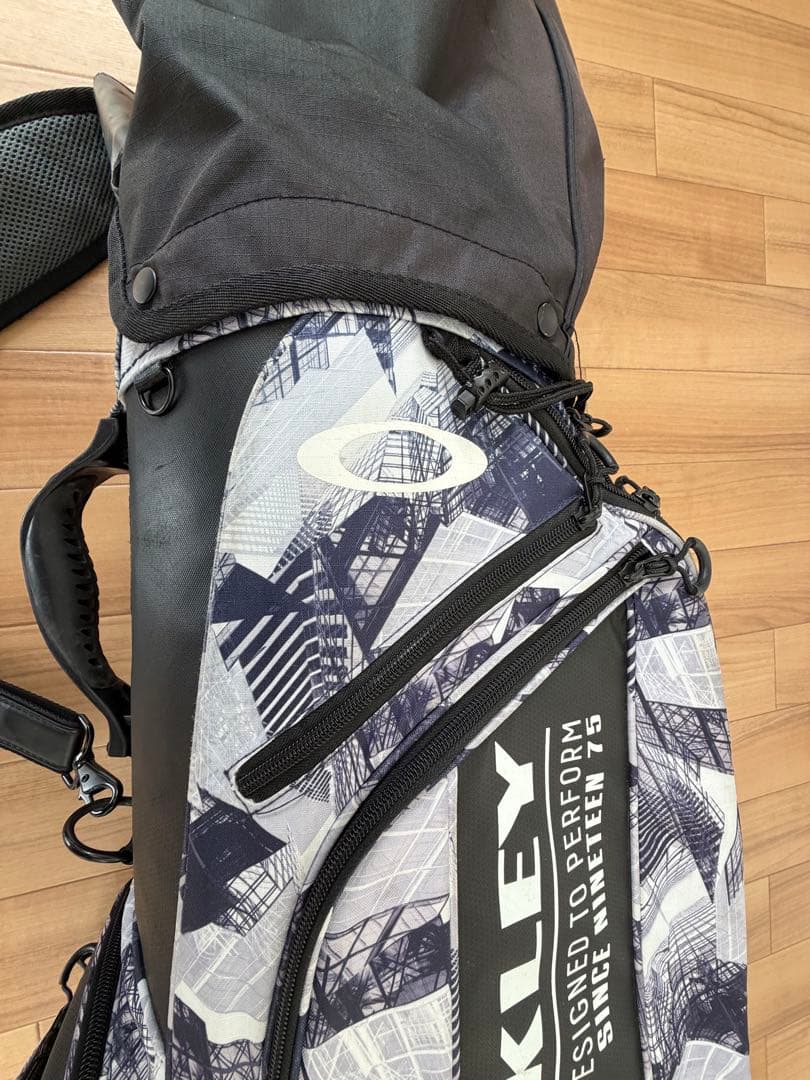 OAKLEY グラフィックデザイン キャディバッグ