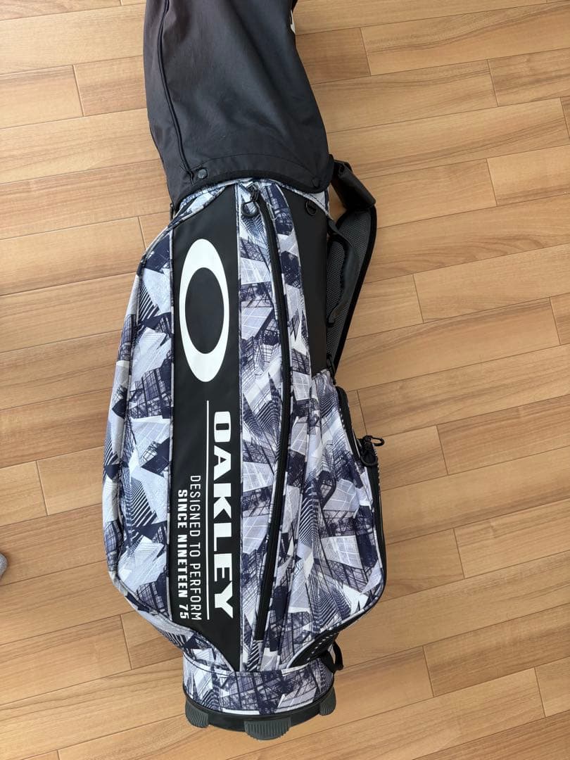 OAKLEY グラフィックデザイン キャディバッグ