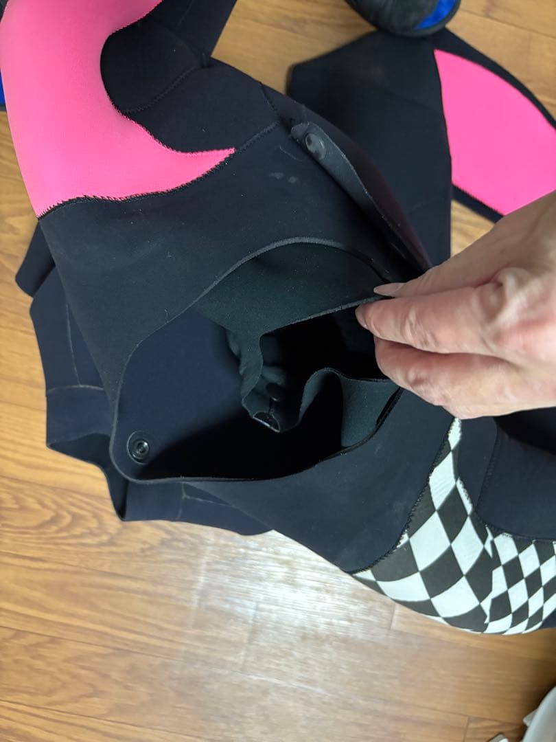 BREAKER OUT 3mmフルスーツ ブラック ピンク チェック柄