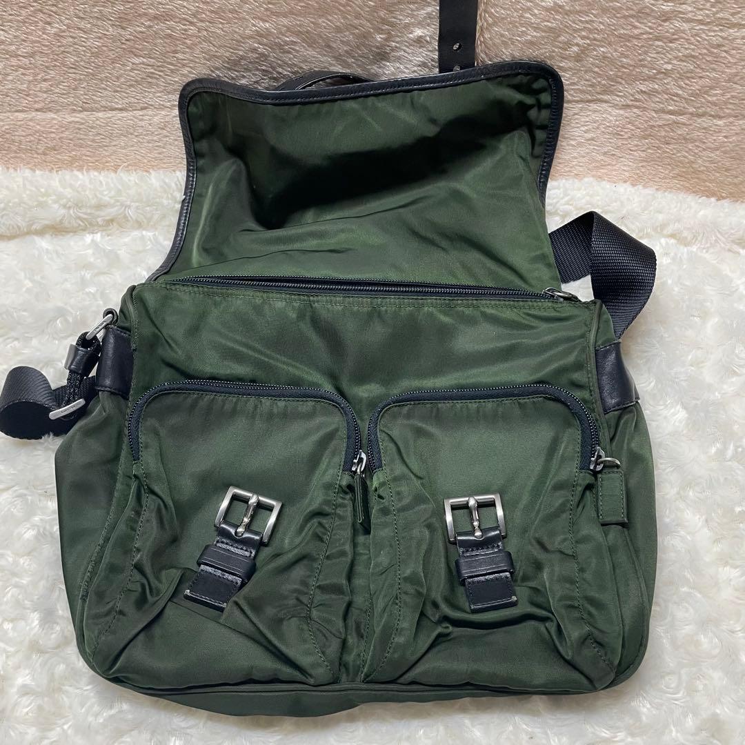 プラダ　三角ロゴ　ナイロン　レザー　メッセンジャーバッグ　ショルダー　格安