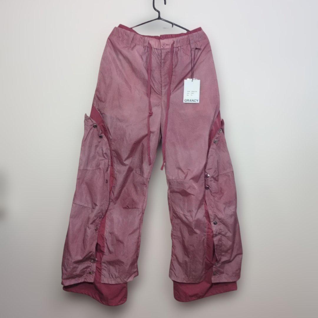 GRANCY　新品タグ付き　Mサイズ　ボタンレイヤードデザインナイロンパンツ
