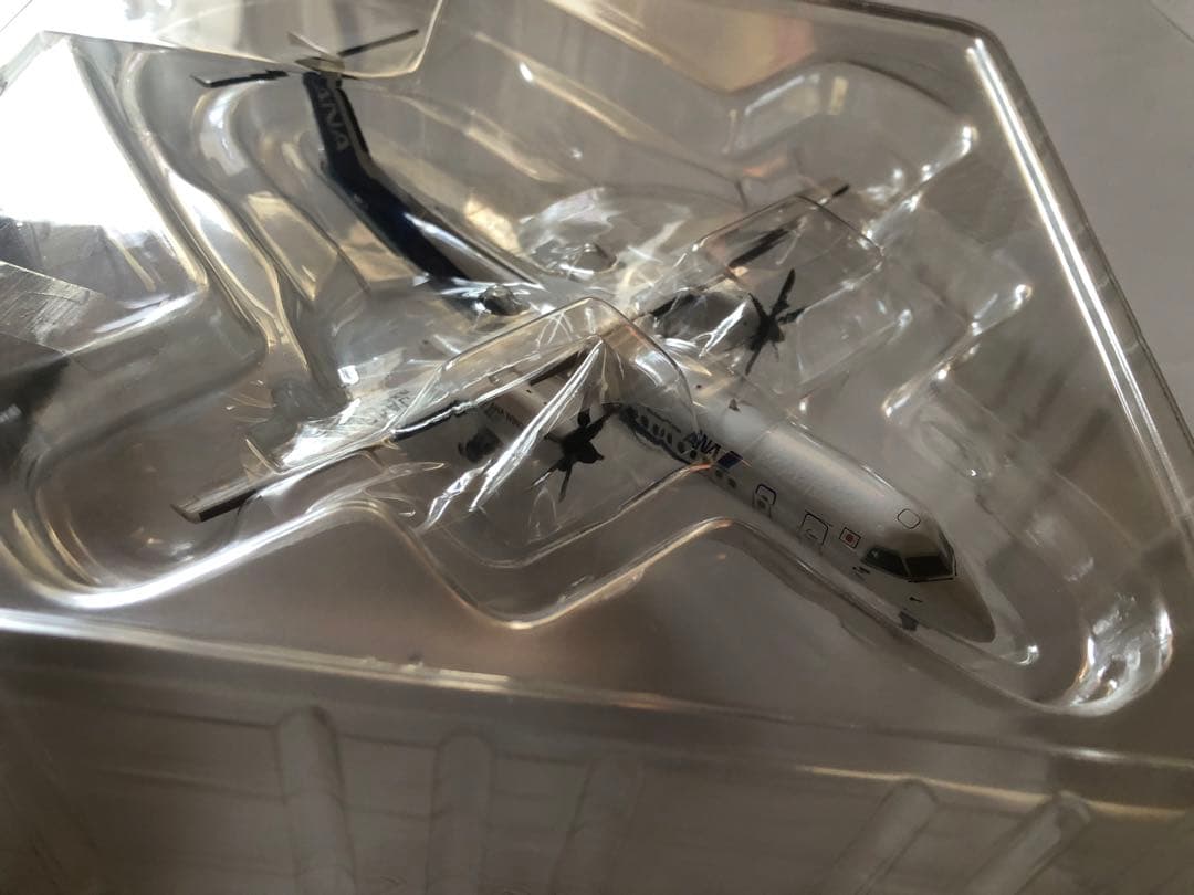 全日空商事　1/200 ANA DHC-8-400 ダイキャストモデル