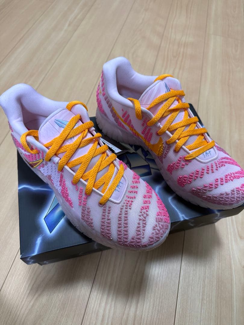 バスケットボールシューズ ピンク/ホワイト/オレンジ