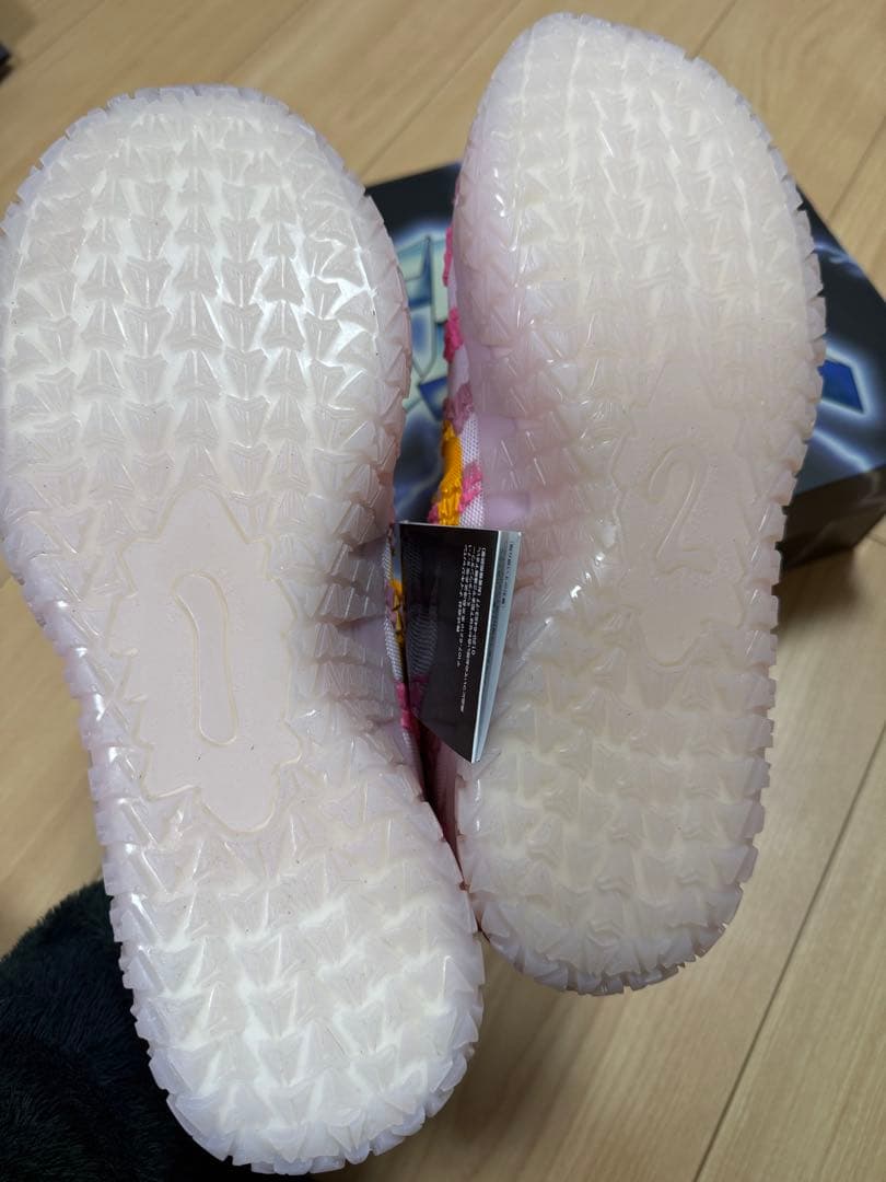 バスケットボールシューズ ピンク/ホワイト/オレンジ