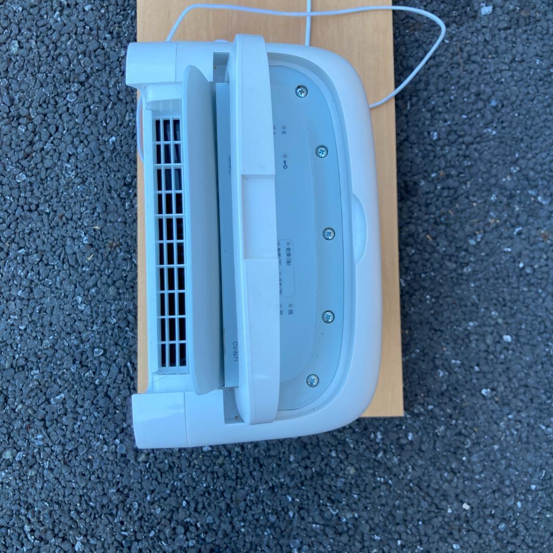 シャープ衣類乾燥機除湿機 プラズマクラスター8畳 CV-N71-W 2022年