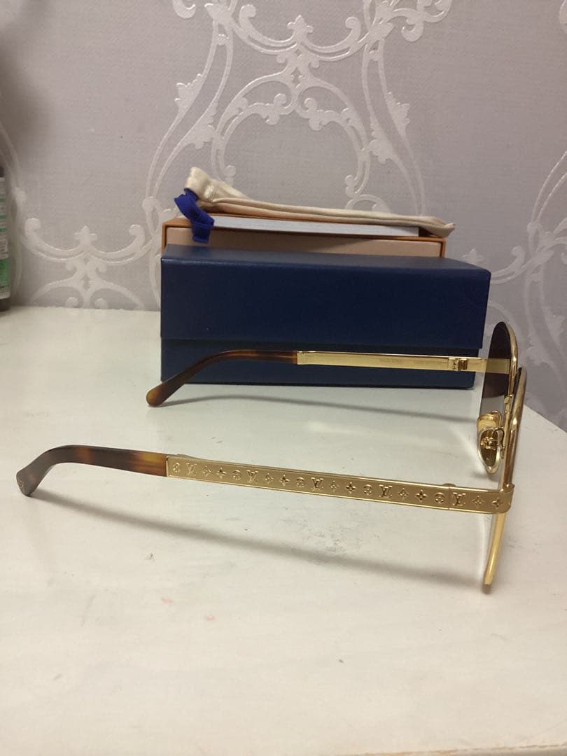 LOUIS VUITTON ゴールドフレーム サングラス