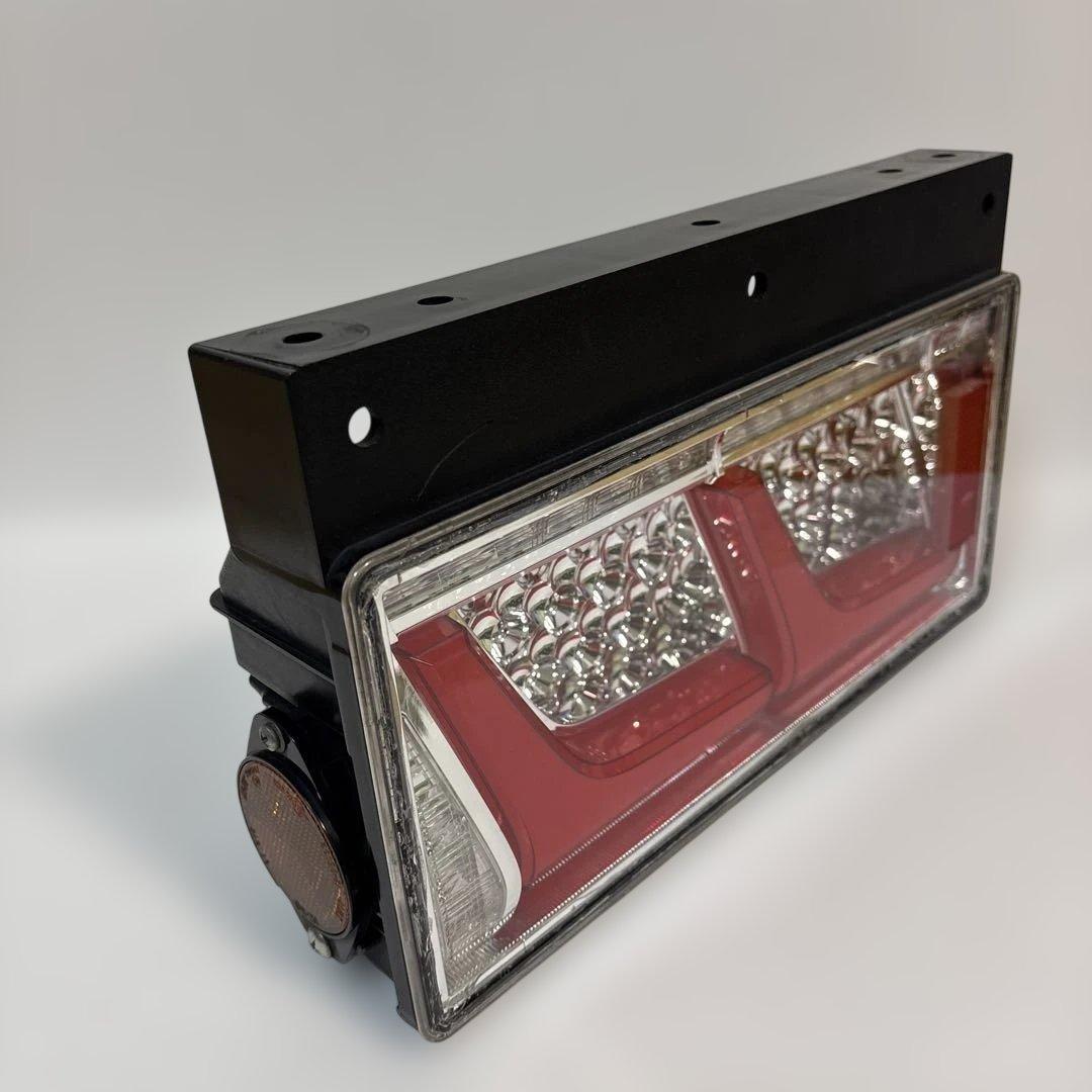 NO21 小糸　トラック用 4t 10t ノーマルタイプ（助手席側）左