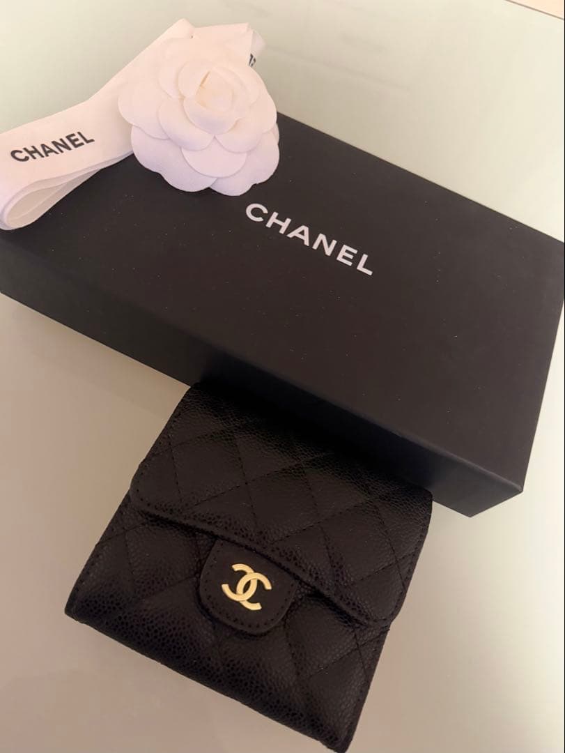 CHANELノベルティ　二つ折り財布　美品✨