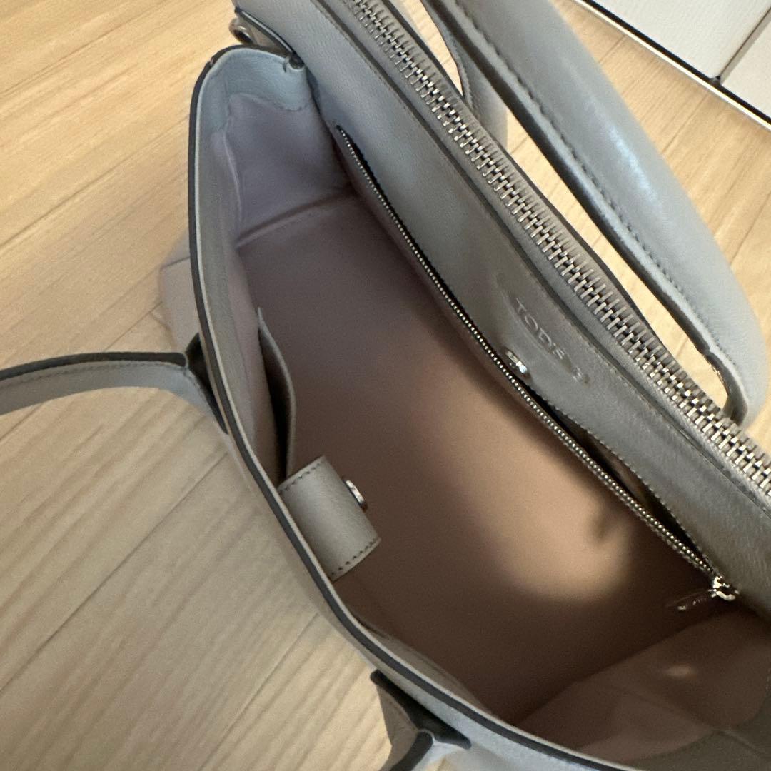 TOD'S グレーレザービジネスバッグ