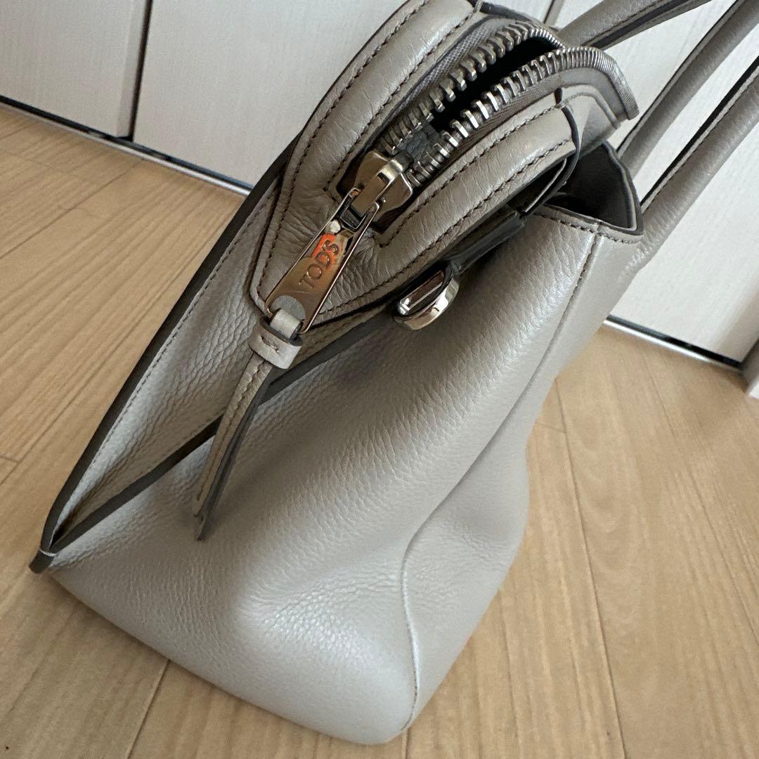 TOD'S グレーレザービジネスバッグ