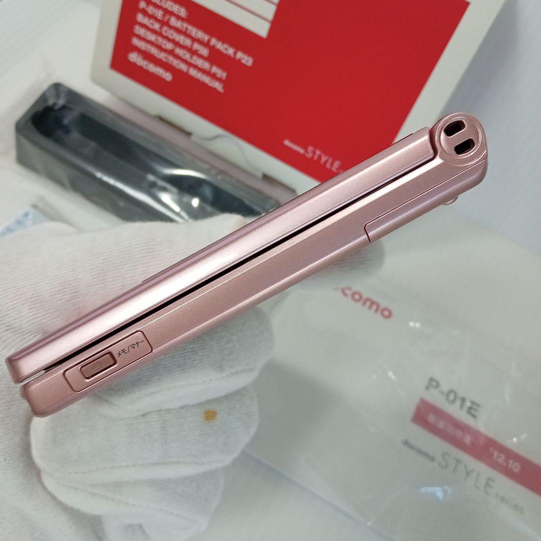 ma「新品未使用」NTTドコモ P−01E ピンクゴールド ガラケーセット