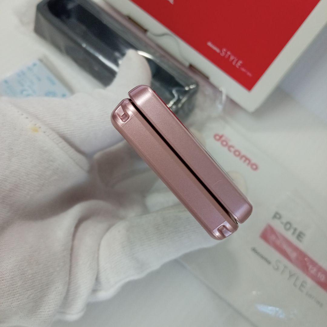 ma「新品未使用」NTTドコモ P−01E ピンクゴールド ガラケーセット