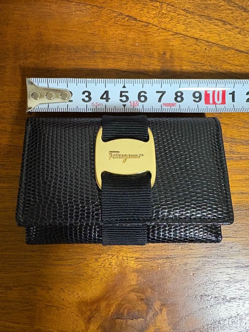 フェラガモ　新品　キーケース　黒