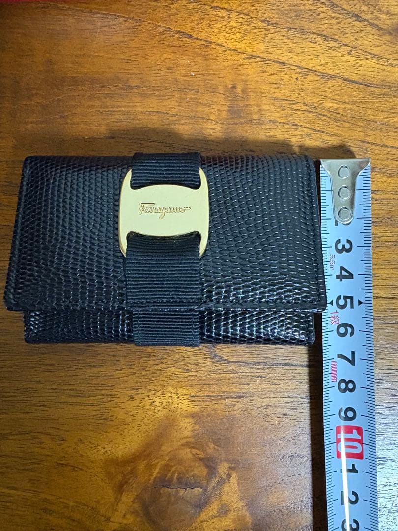 フェラガモ　新品　キーケース　黒