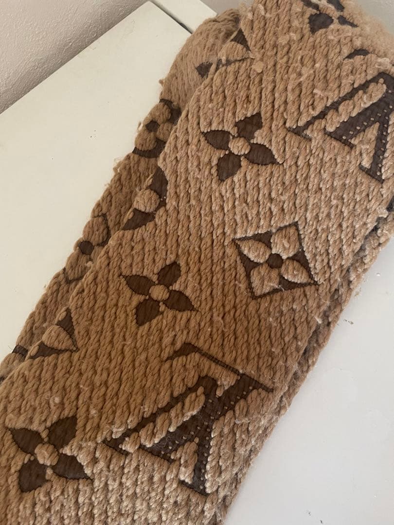 ルイヴィトン　LOUIS VUITTON マフラー ロゴマニア キャメル系