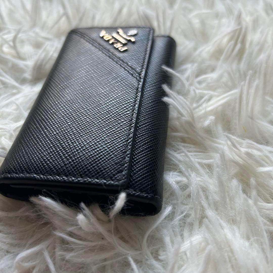 現行✨美品 プラダ サフィアーノレザー 6連 金具ロゴ キーケース