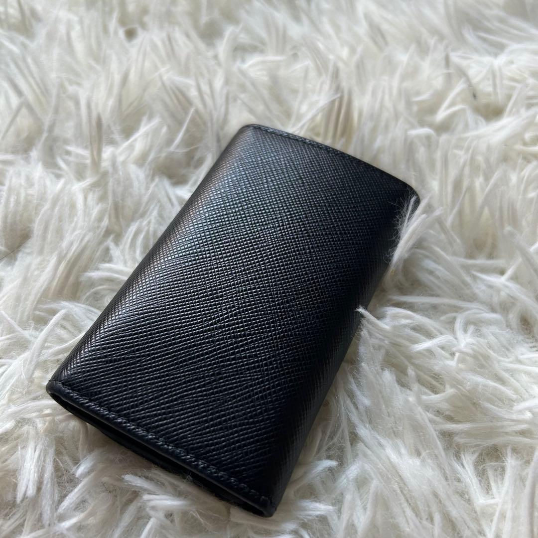 現行✨美品 プラダ サフィアーノレザー 6連 金具ロゴ キーケース