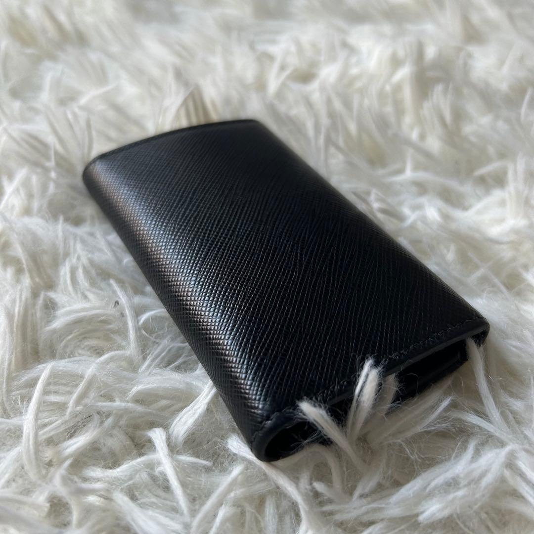 現行✨美品 プラダ サフィアーノレザー 6連 金具ロゴ キーケース