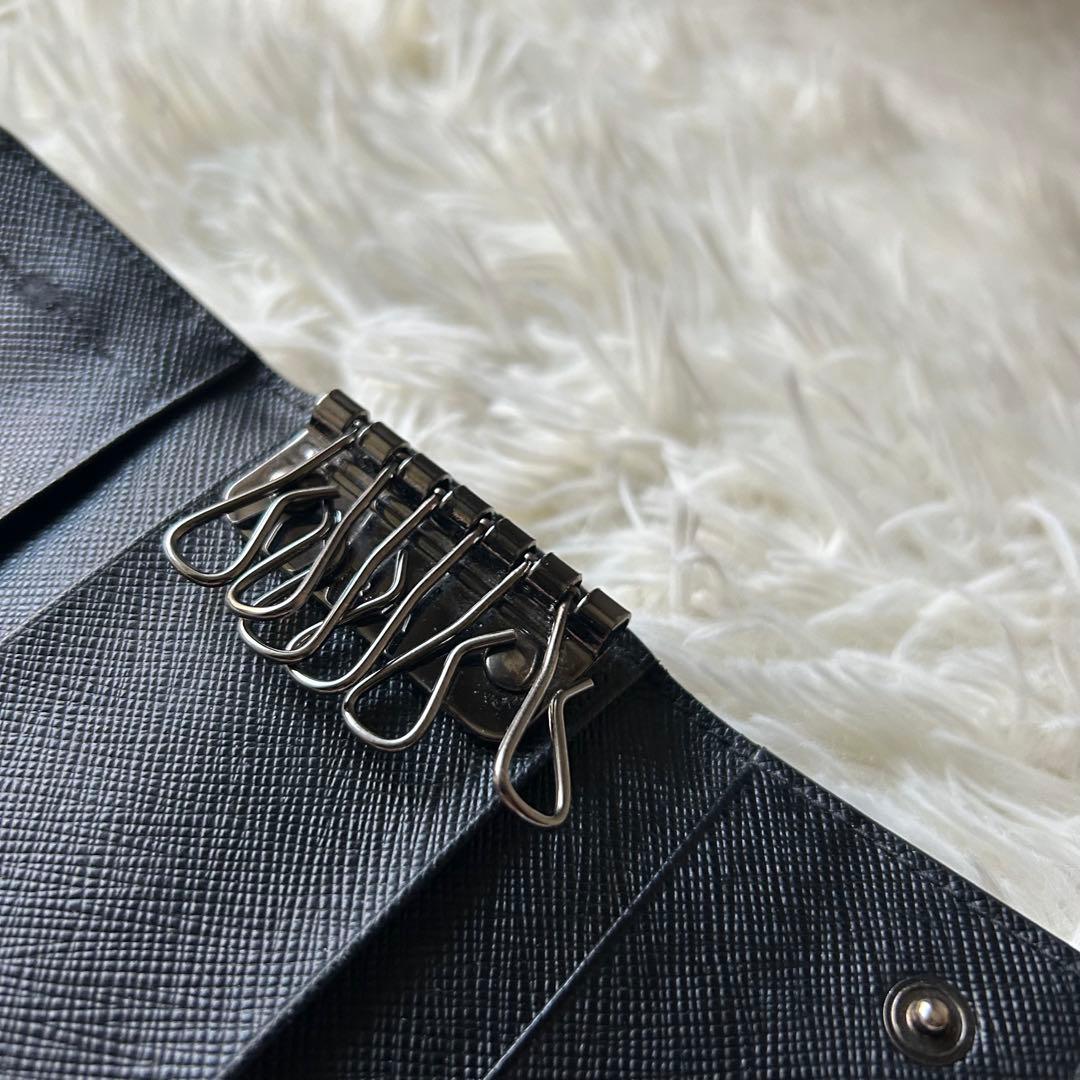 現行✨美品 プラダ サフィアーノレザー 6連 金具ロゴ キーケース