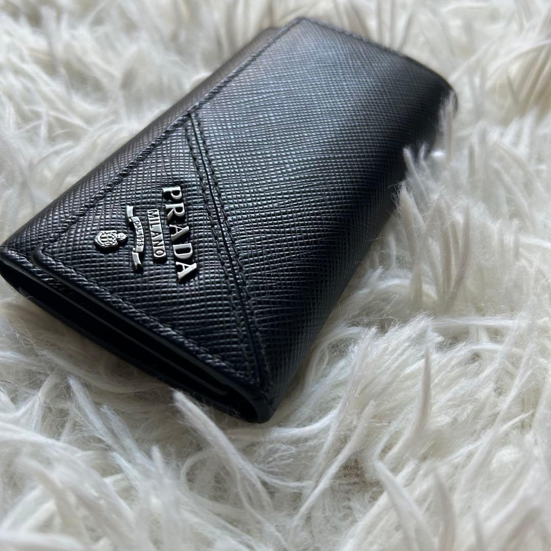 現行✨美品 プラダ サフィアーノレザー 6連 金具ロゴ キーケース