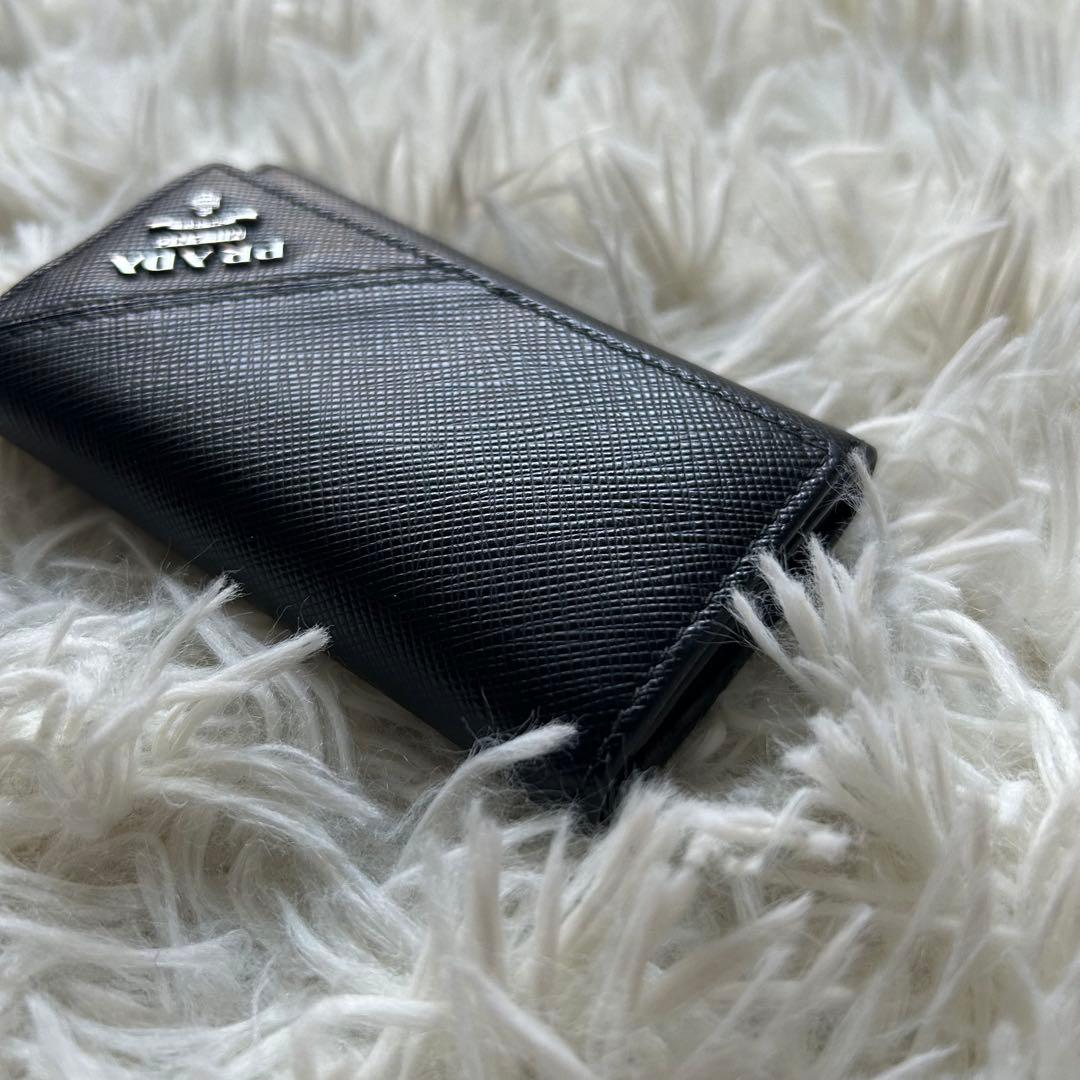 現行✨美品 プラダ サフィアーノレザー 6連 金具ロゴ キーケース