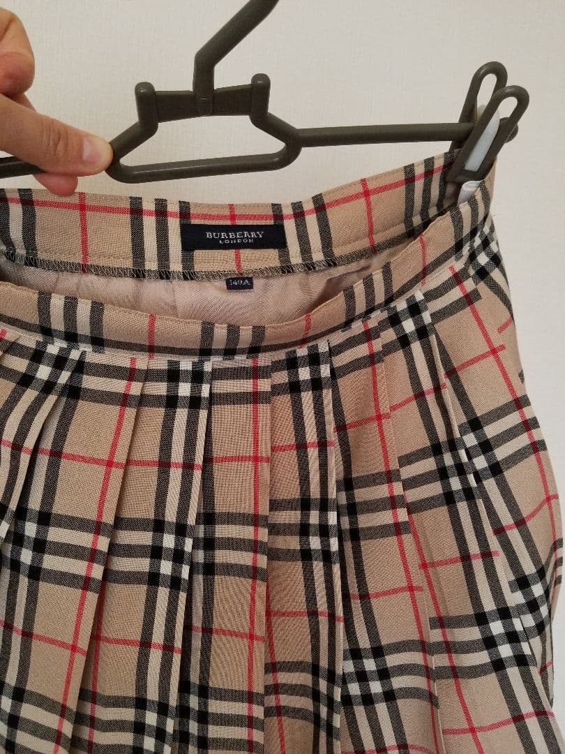 バーバリー人気キッズスカート綺麗なプリーツ　茶 2度使用　チェック 美品140