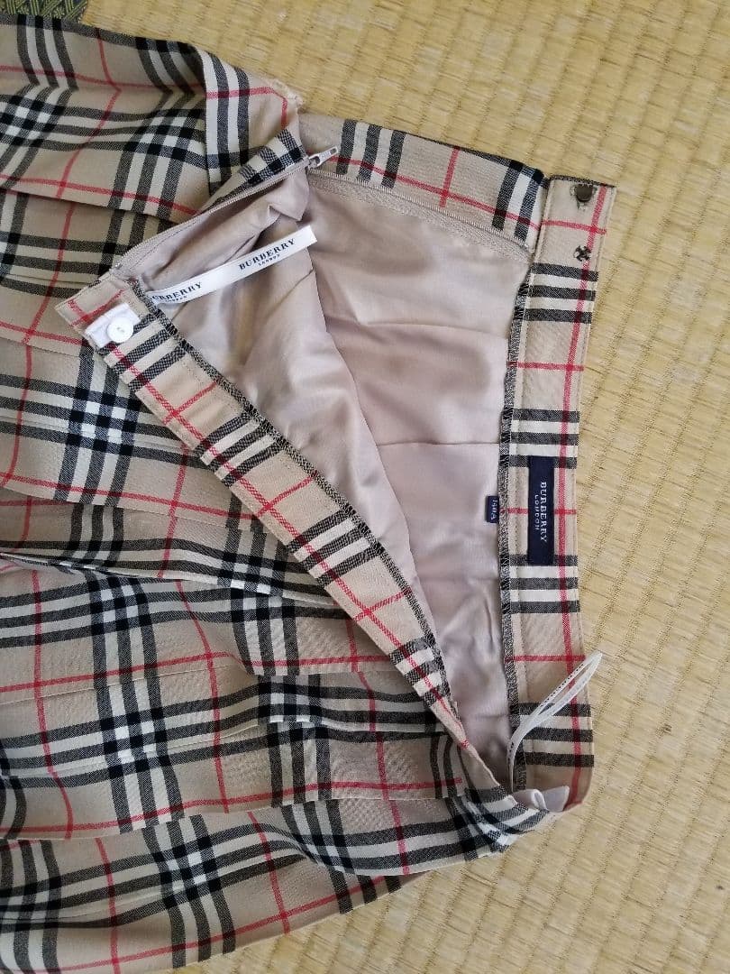 バーバリー人気キッズスカート綺麗なプリーツ　茶 2度使用　チェック 美品140