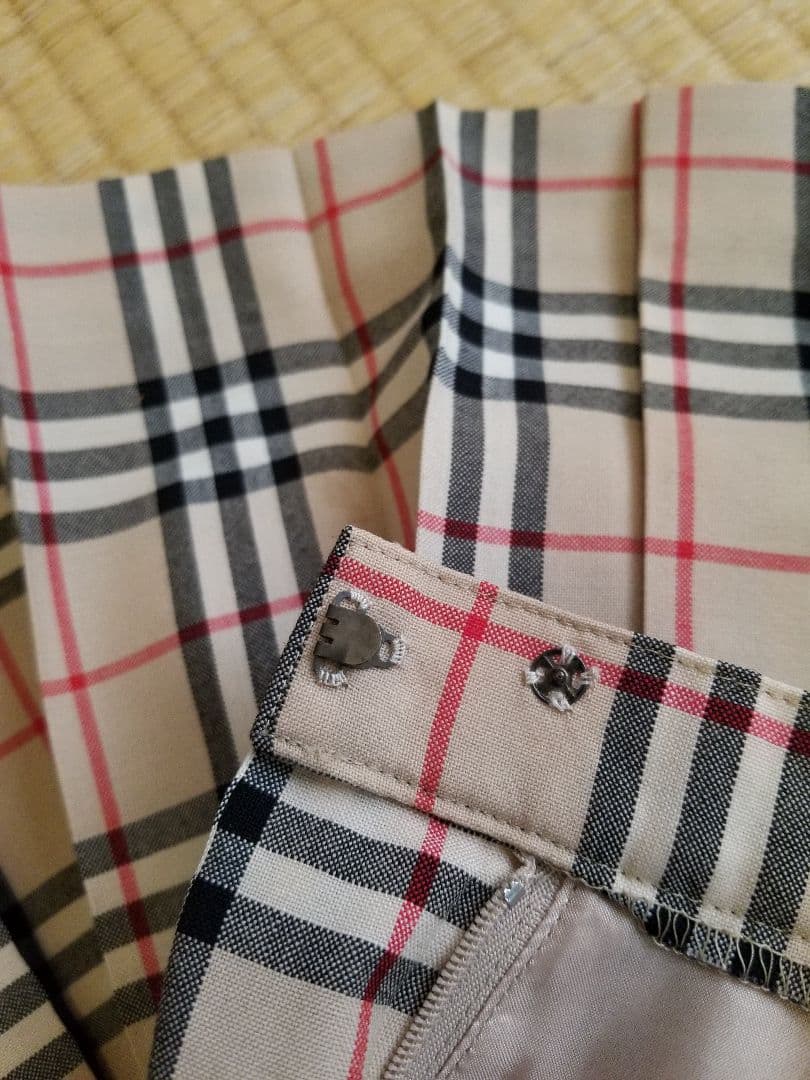 バーバリー人気キッズスカート綺麗なプリーツ　茶 2度使用　チェック 美品140