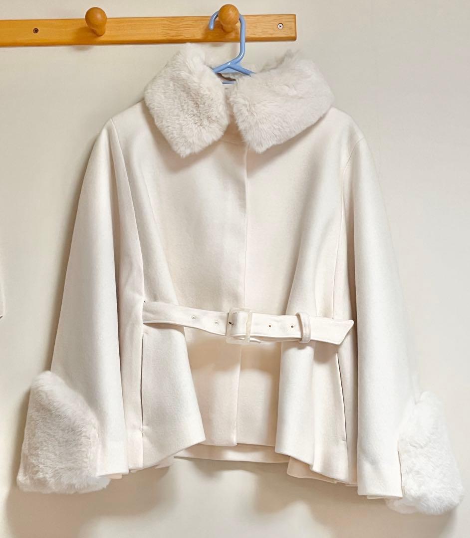 トッコクローゼット　ケープライクコート　ホワイト
